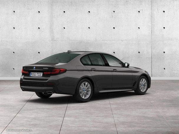 BMW 545 e xDrive 290 kW image number 3