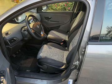 Car image 10