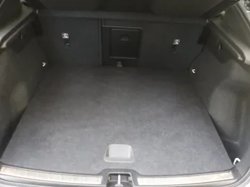 Car image 32