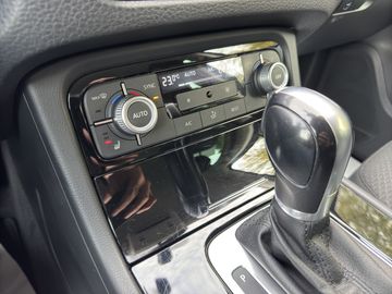 Car image 28