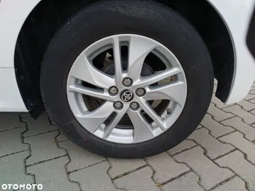 Car image 25