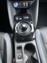 Car image 32