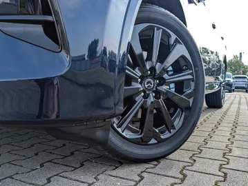Car image 27