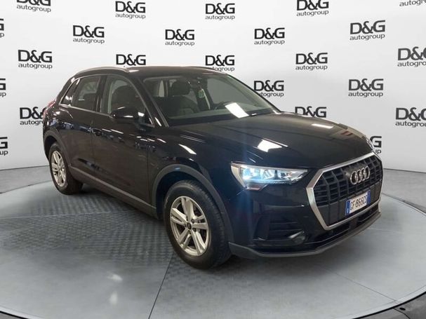 Audi Q3 40 TDI quattro S tronic Business 147 kW image number 2