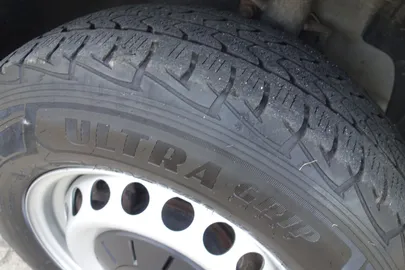 Car image 26