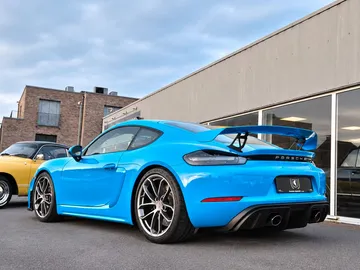 Car image 2