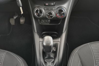 Car image 24