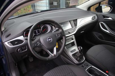 Car image 30