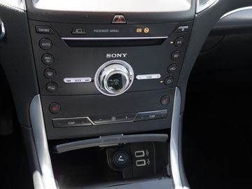 Car image 12