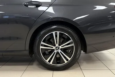 Car image 33
