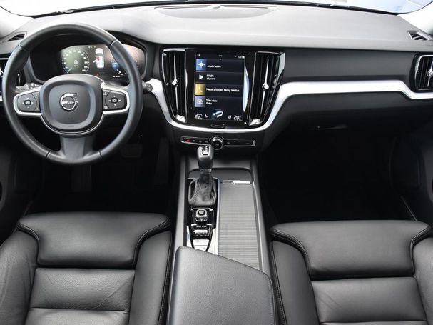 Volvo V60 D3 Momentum 109 kW image number 2