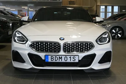 Car image 3