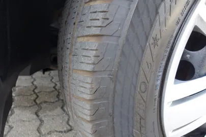 Car image 40
