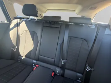 Car image 32