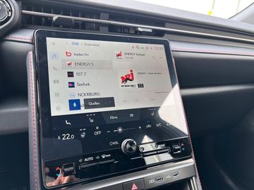 Car image 17