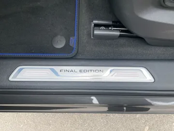 Car image 30