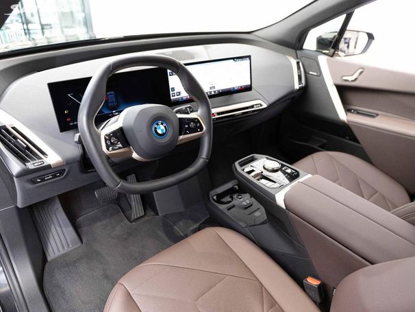 BMW iX xDrive40 240 kW image number 11