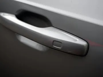 Car image 36