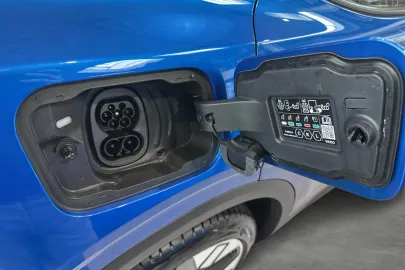 Car image 24