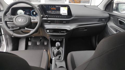 Car image 19