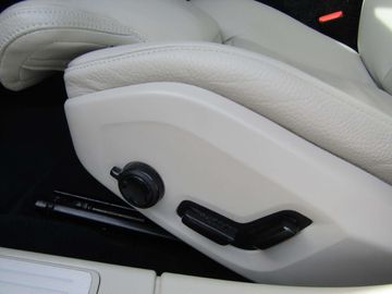 Car image 28