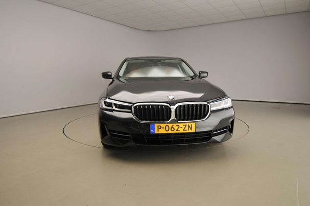 BMW 520i 135 kW image number 2