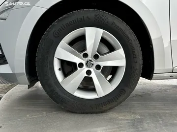 Car image 30