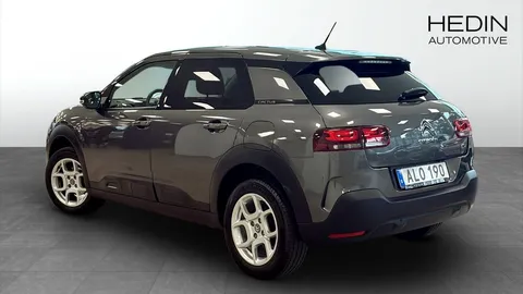 Car image 4