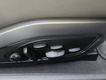 Car image 33