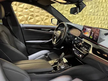 Car image 34