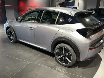 Car image 23