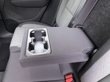 Car image 40