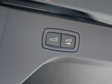Car image 35