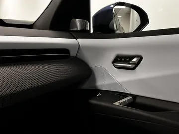 Car image 42