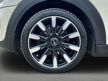Car image 28