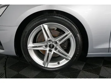 Car image 27