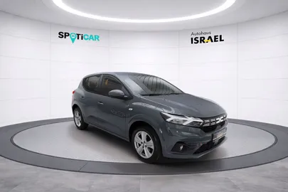 Car image 3