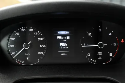 Car image 26