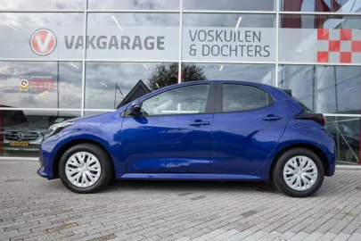 Car image 4