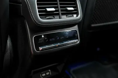 Car image 40