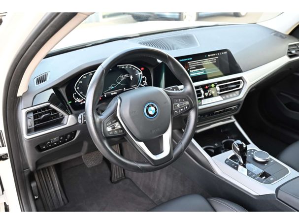 BMW 330 Touring 185 kW image number 14