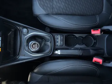 Car image 23