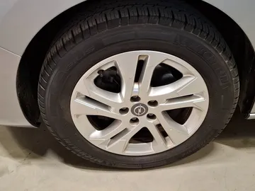 Car image 35