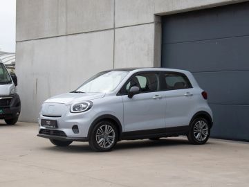 Car image 2