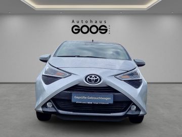 Car image 3
