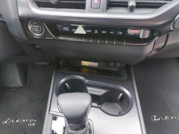 Car image 32