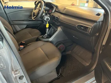 Car image 11