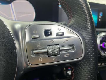 Car image 32