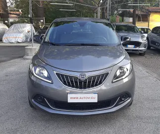 Car image 3