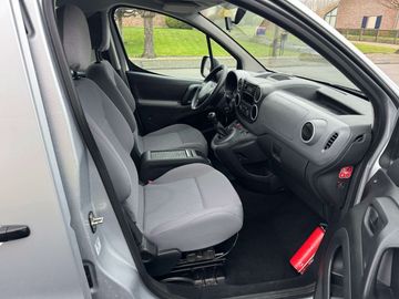 Car image 11